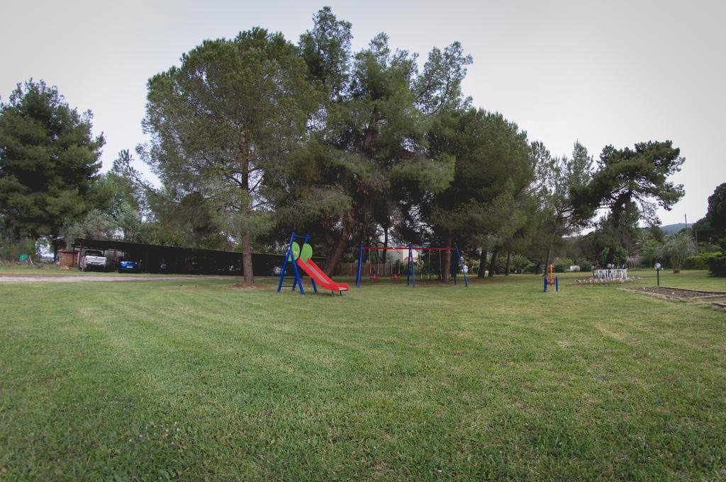 Aegialis Apartments Vourvourou Bagian luar foto