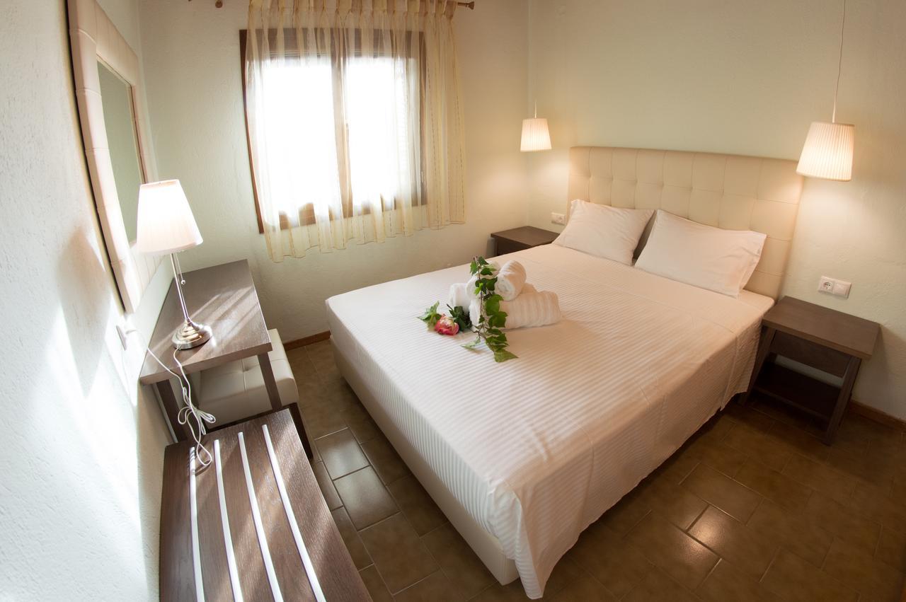 Aegialis Apartments Vourvourou Bagian luar foto