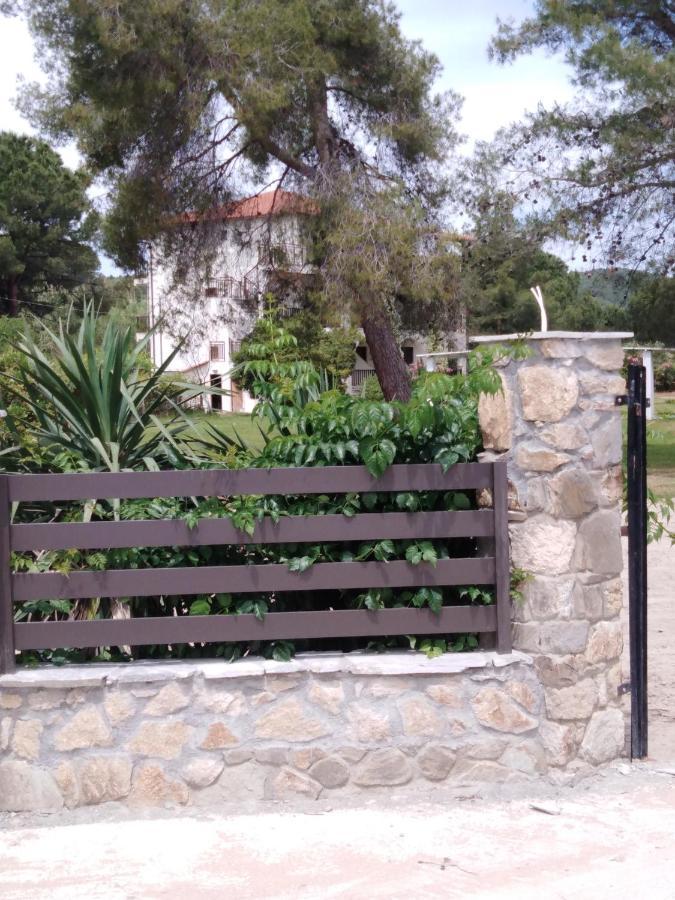 Aegialis Apartments Vourvourou Bagian luar foto